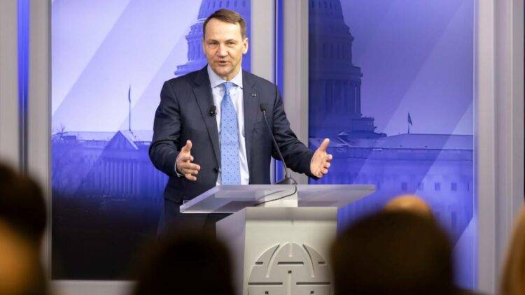 Polish Foreign Minister’s Personal Connection to US Army