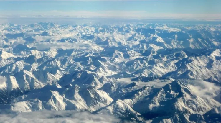 Photographer Captures the Alps from Poland in Stunning Clarity