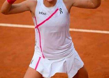 Iga Świątek Triumphs Over Aryna Sabalenka, Secures Third Rome Title