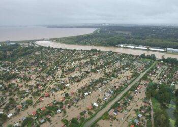 Entire Polish Town Evacuated Amid Catastrophic Flood Threat